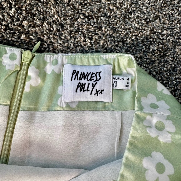 Princess Polly satin green flower mini skirt size 0 - Picture 4 of 5